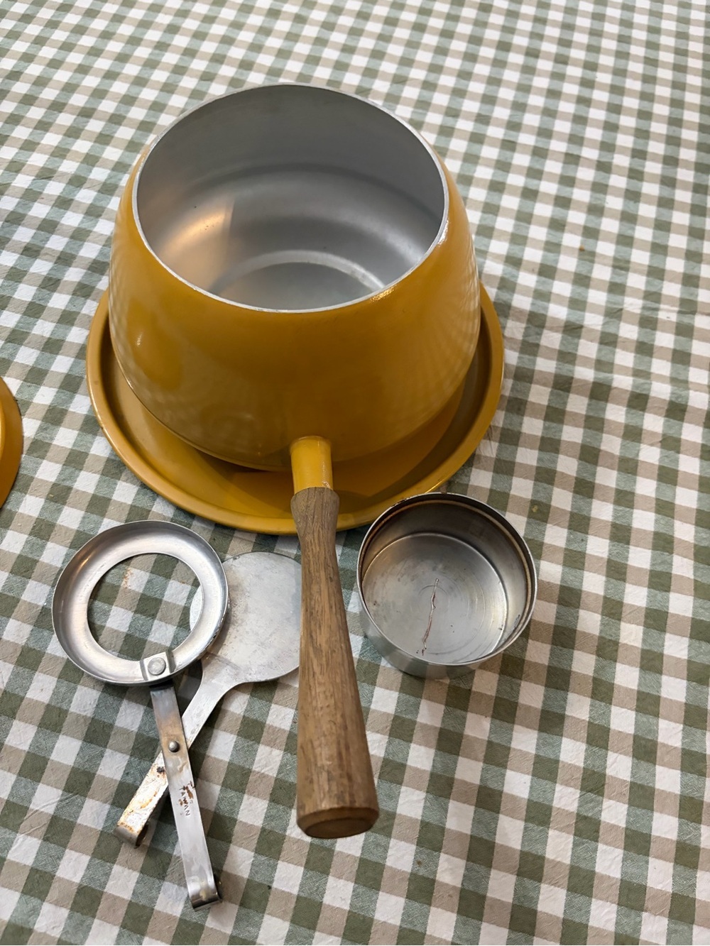 Vintage Yellow Enamel Fondue Pot with lid - Picture 5 of 11